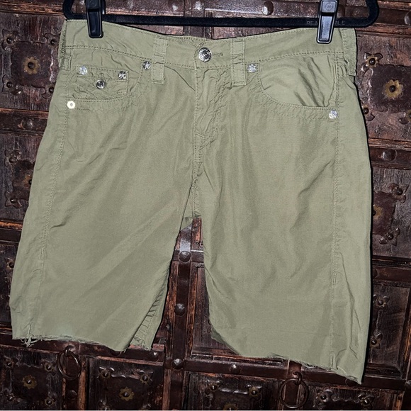 True Religion Riley Shorts in Army Green Size 28 - Picture 4 of 8